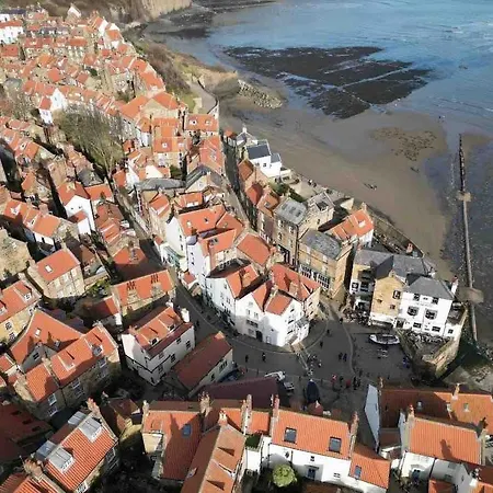 The Hideaway,robin Hoods Bay, Perfect For Two! *