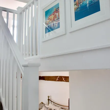 The Hideaway,robin Hoods Bay, Perfect For Two! *