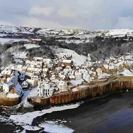 The Hideaway,robin Hoods Bay, Perfect For Two!