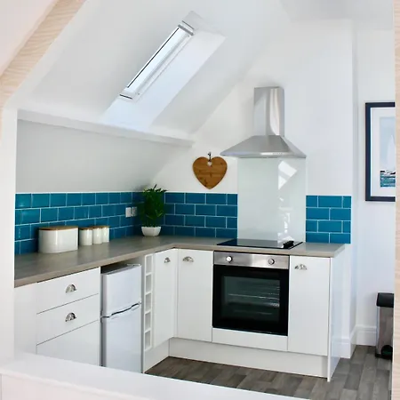 The Hideaway,robin Hoods Bay, Perfect For Two! *