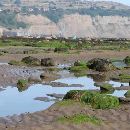 The Hideaway,robin Hoods Bay, Perfect For Two!